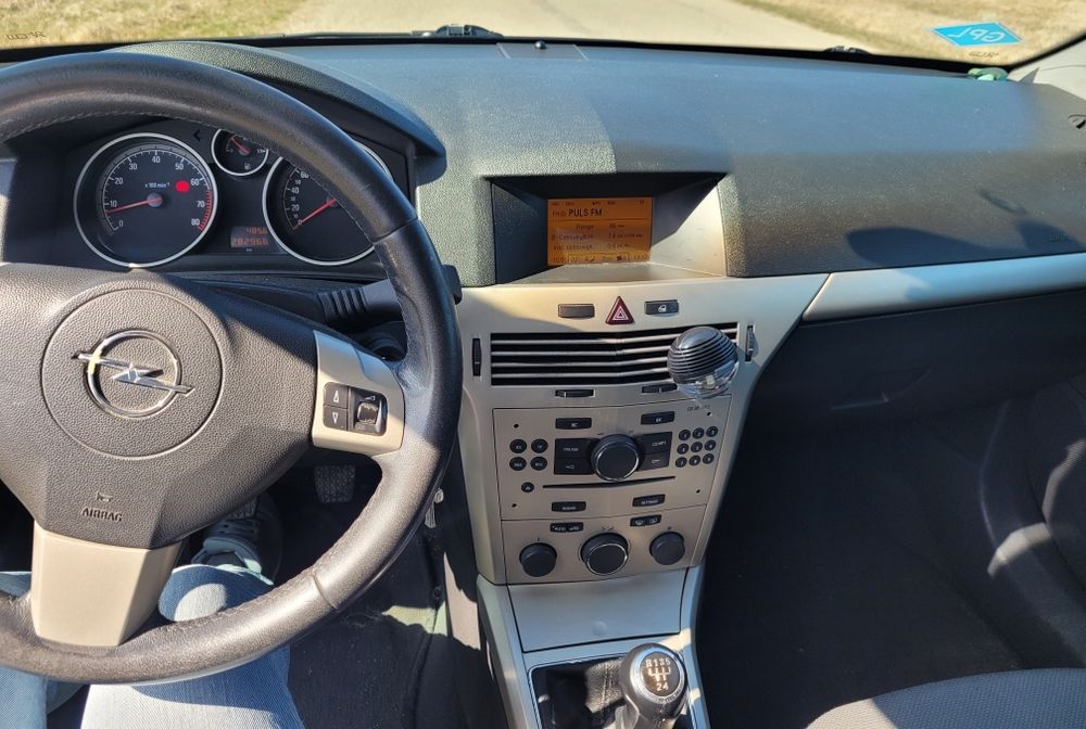 Vand Opel Astra H 1.6 benzina (116 CP) si cu GPL Tomasseto Qbox