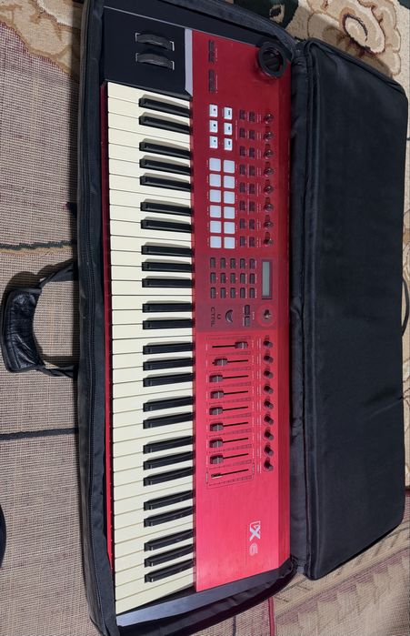 MIDI klaviatura sotiladi