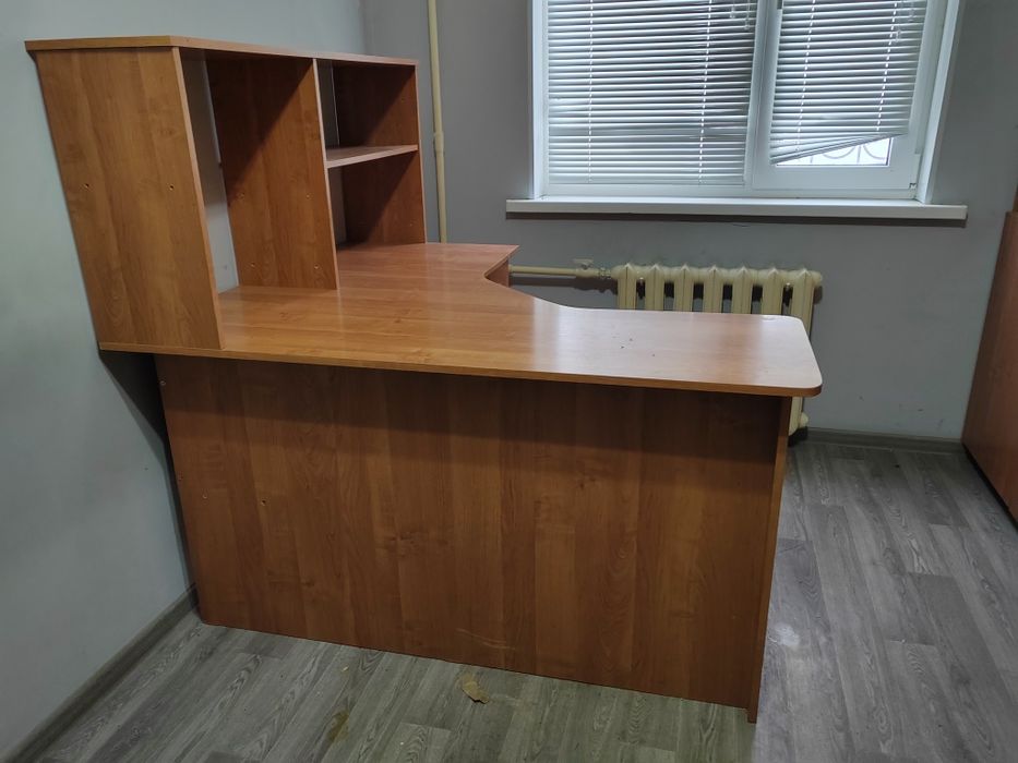 Продам компьютерный стол