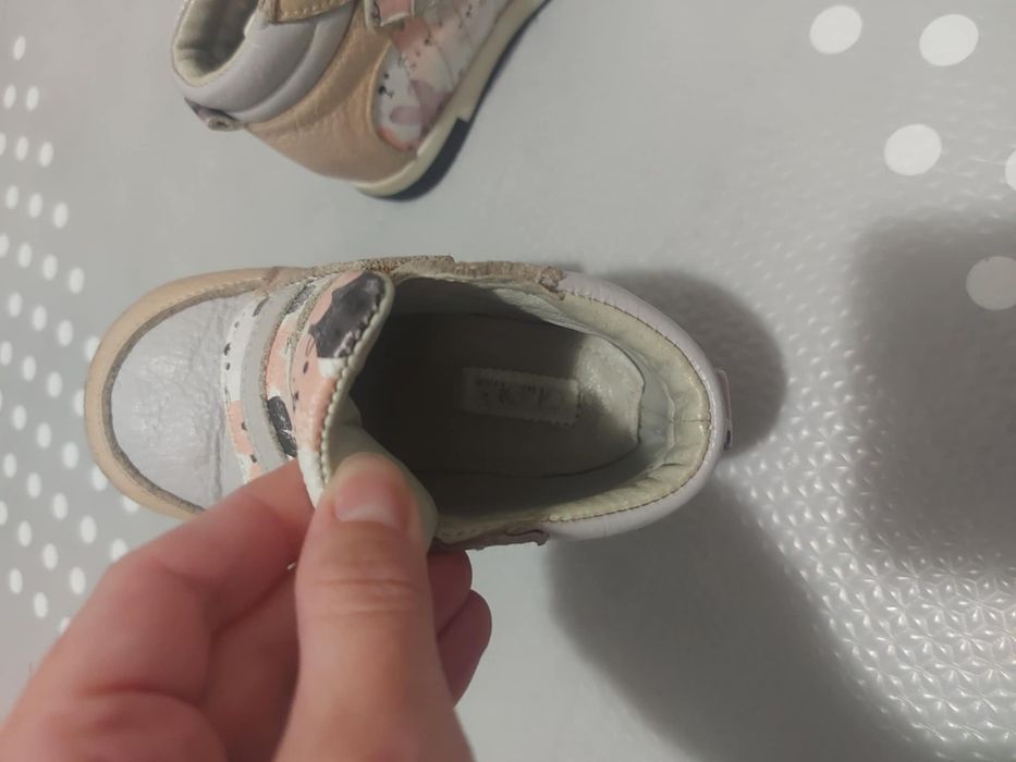 Papucei piele mărimea 22