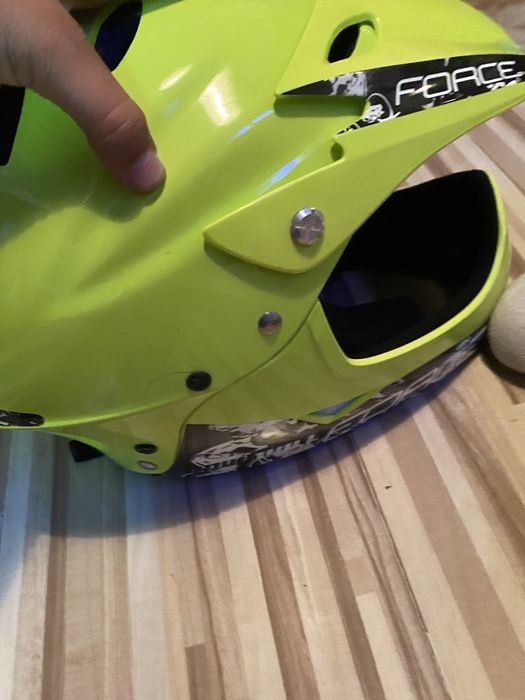 Каската е супер продавам я защото е малка