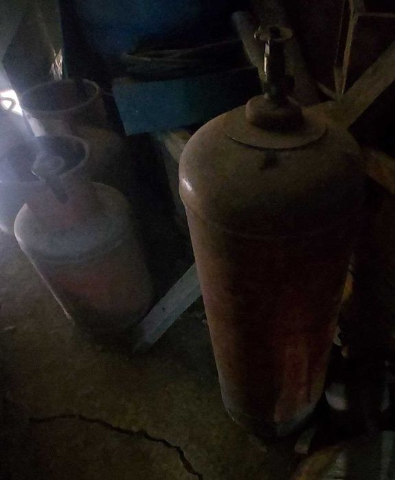 Продам газовые баллоны 3 шт