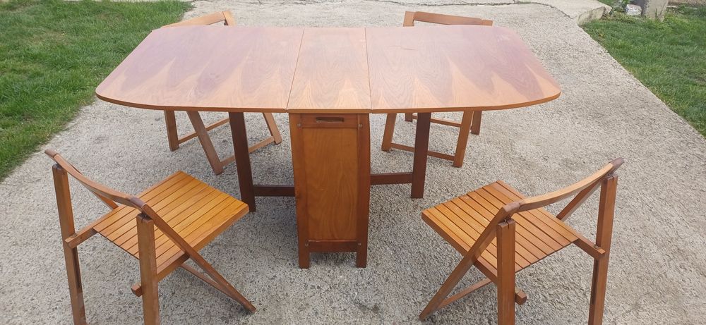 Masa extensibila+4 scaune.