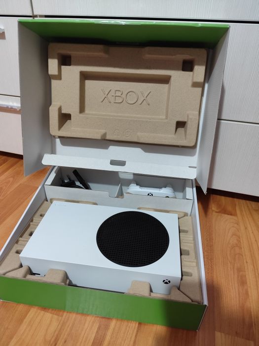 Xbox series S 512gb intretinut si nefolosit