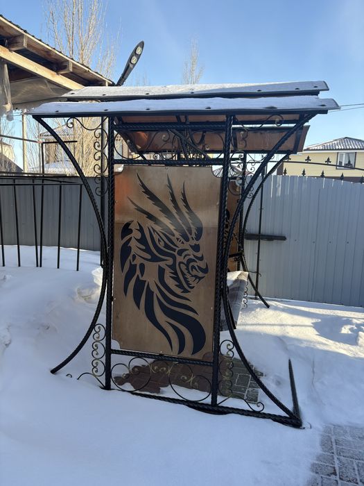 Качеля уличная, металлическая.