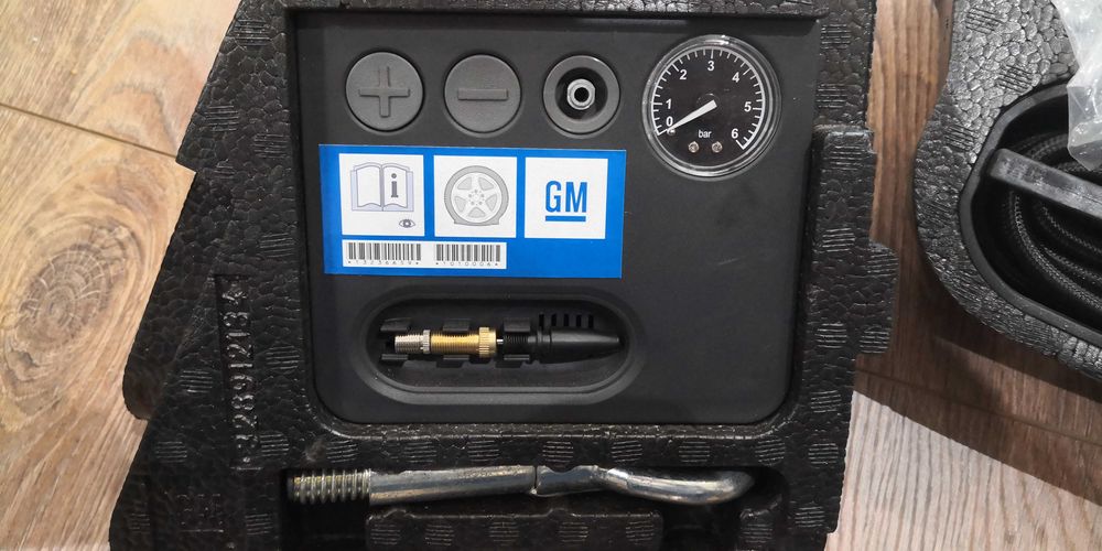 Комплект компресор за помпене на гуми и кука теглене Opel,  GM- Opel