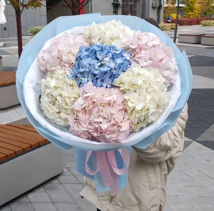 Розы, пионы, кустовые розы, хризантемы