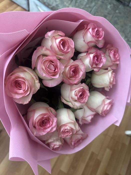 Срочно продам .Свежи розы,15 роз