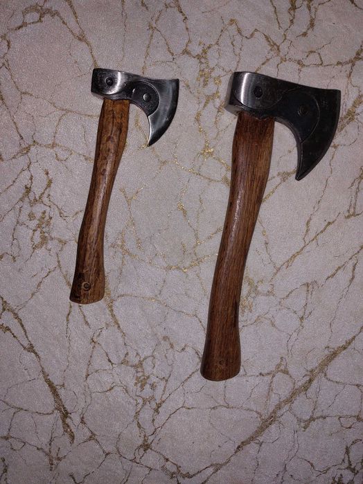 Удобни за работа брадви и копачи ,елегантен нож