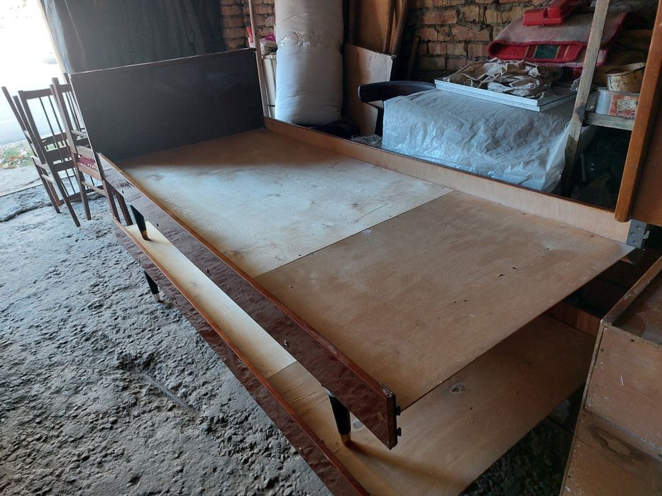 Кровать с тумбой