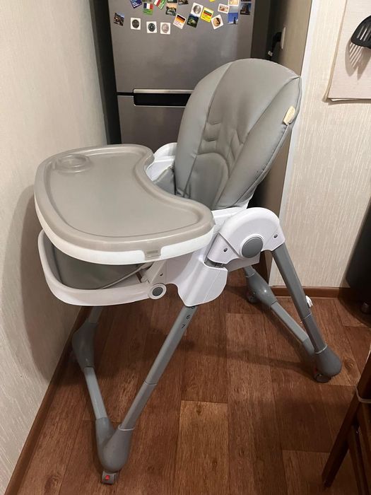 Детское кресло на колёсиках