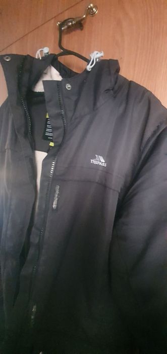 Vand geacă Trespass marimea L foarte calitativă!