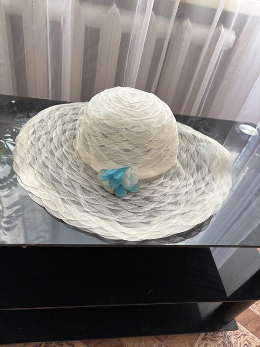 Прлдам шляпу женскую