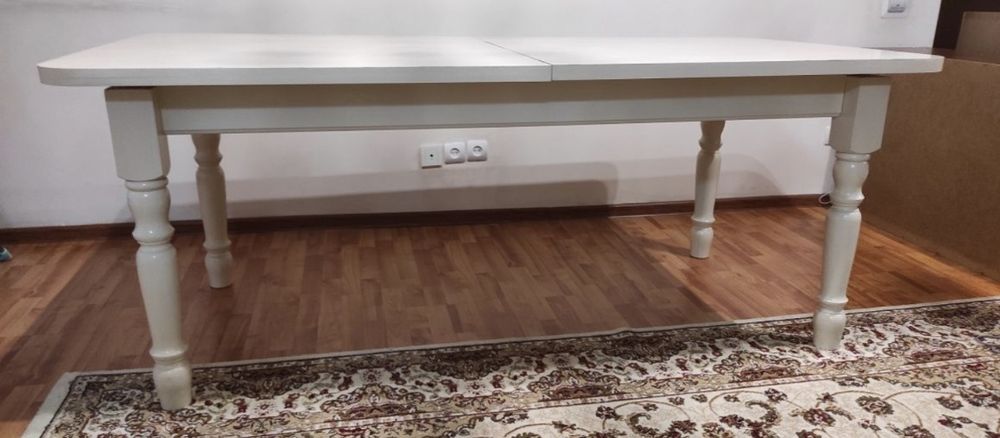 Стол для гостиной