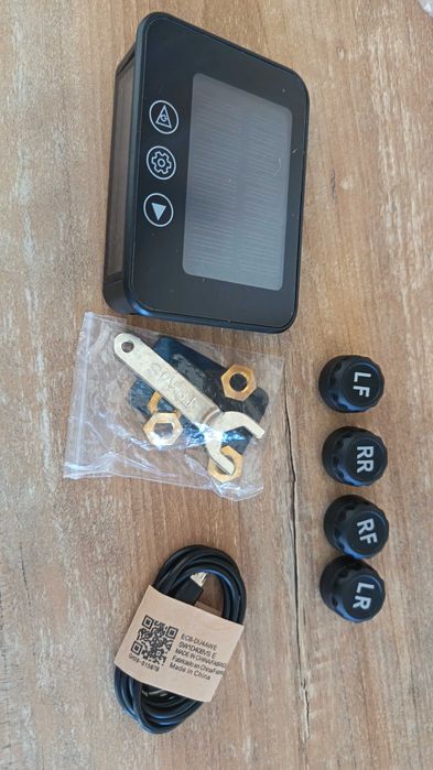 Монитор за налягане в гумите, Соларен и USB, Безжичен, 0-6bar, Издръжлив материал