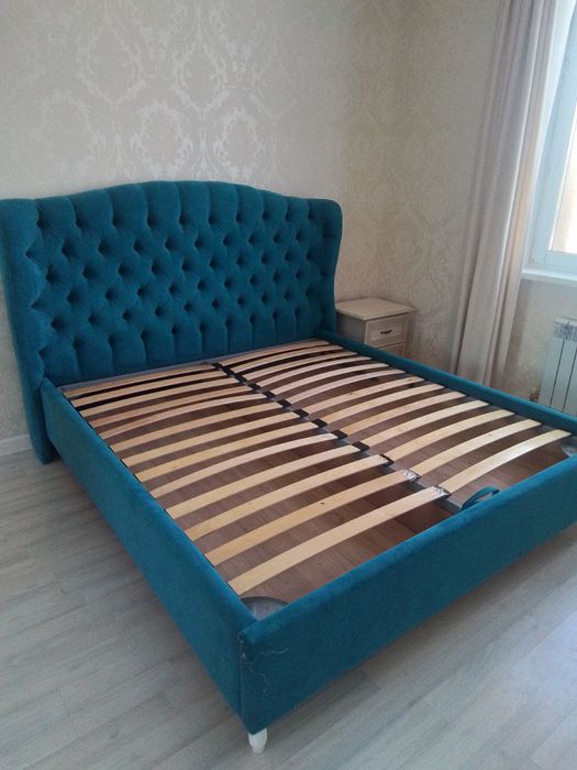 Б/у кровать, тумбы