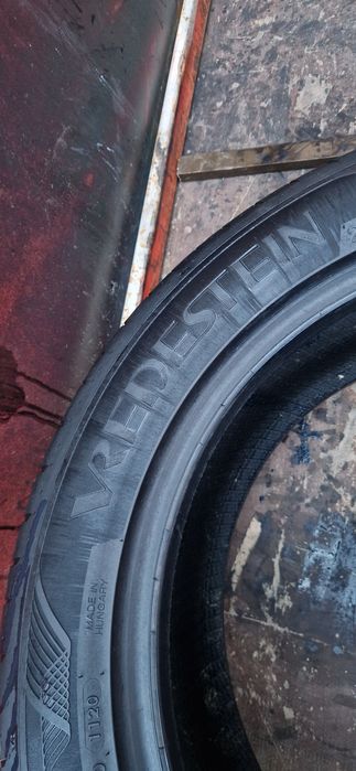1 Anvelopa ca noua Vredestein 215 55 R17 de vara