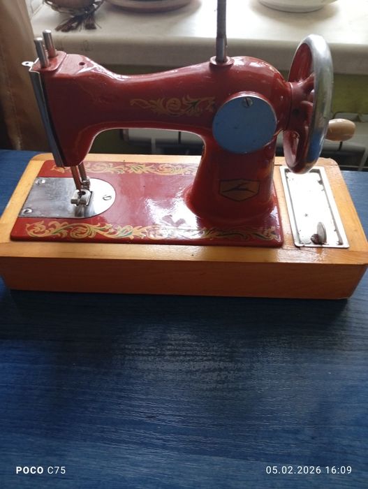 Детская швейная машинка