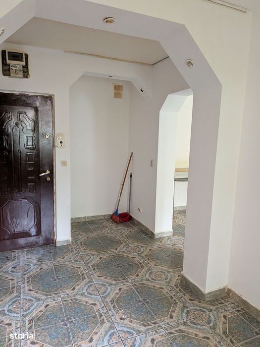 Apartament de închiriat 250 euro /luna