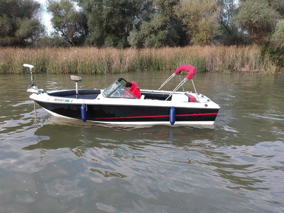 Se vinde Barca Regal Cantess 180 (bowrider)