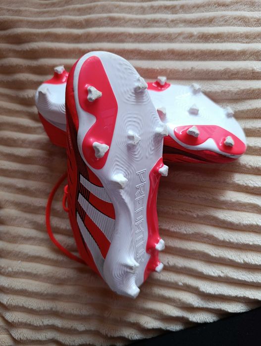 Футболни обувки. Adidas predator. 33 номер