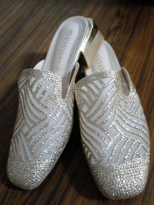 Oyoq kiyim sotiladi 1marta kiyilgan