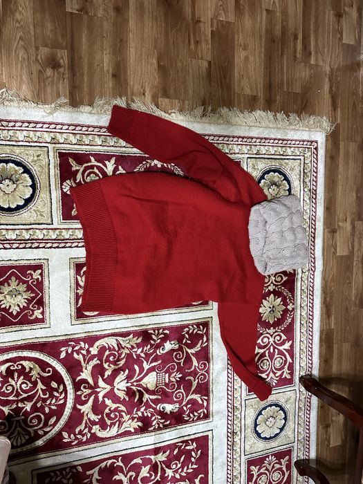 Одежда с шарфом.