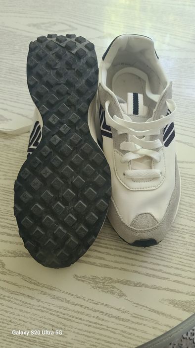 Продаётся кроссовка