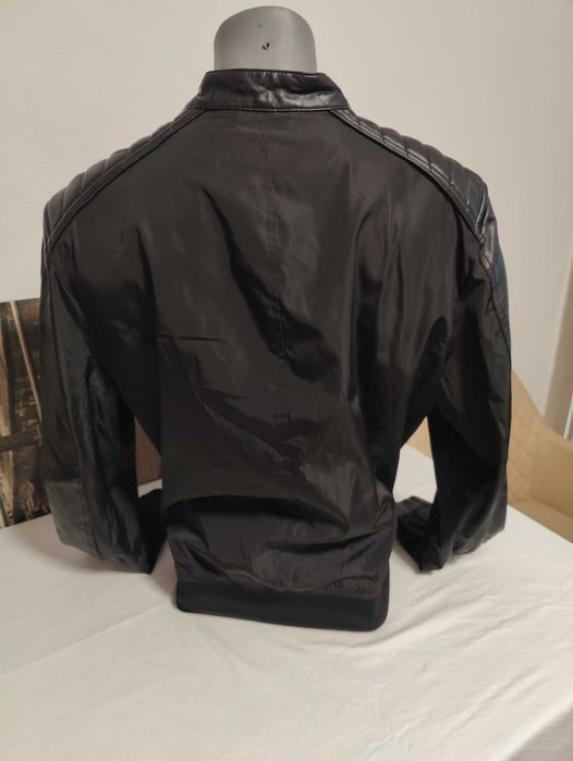 Geaca Guess masura L