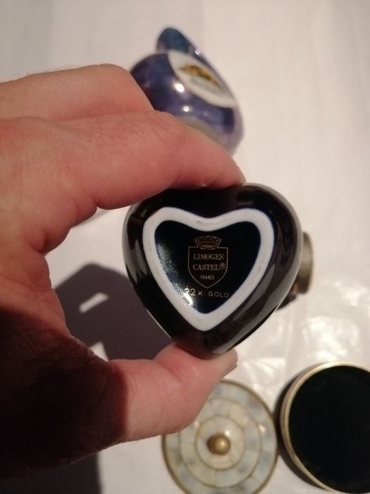 Vând decorative metalice și porțelan model vechi