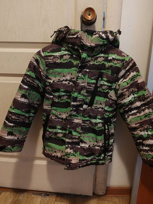 Продам детскую зимнюю куртку