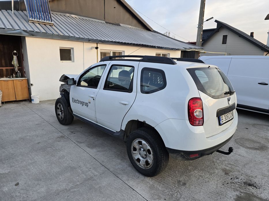 Dacia Duster  2013 1.5 dci 4x4 110 cp cu 6 trepte Avariat