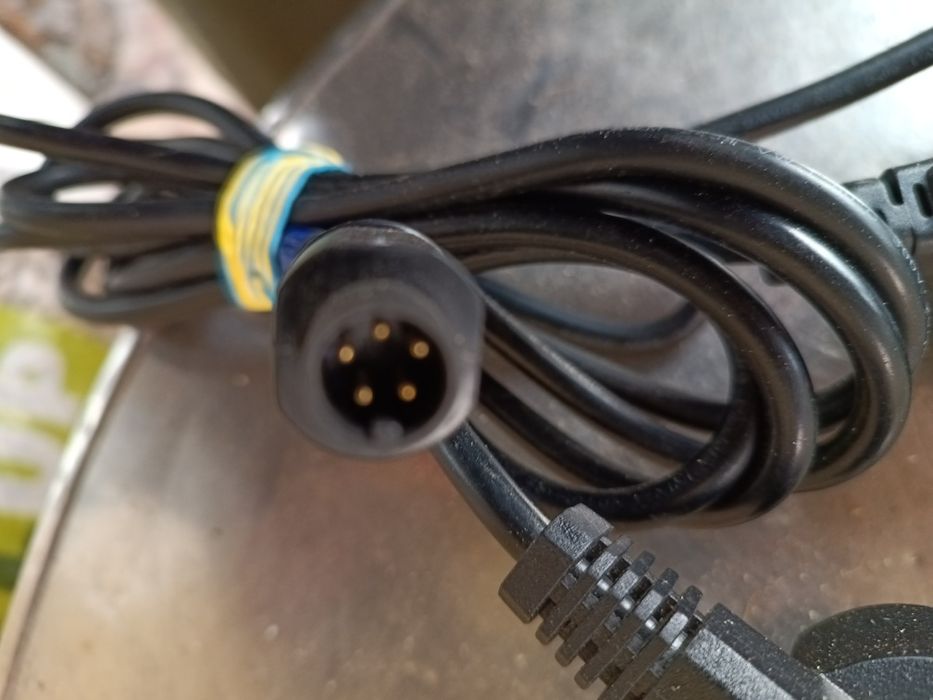 Încărcător bicicleta electrica Giant