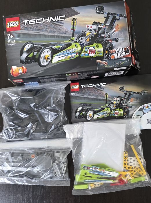 LEGO Technic - Dragster 42103, 225 piese