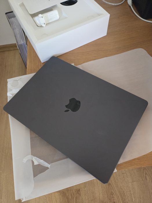 Macbook Pro late 2023 M3 pro 12core cpu 18core gpu