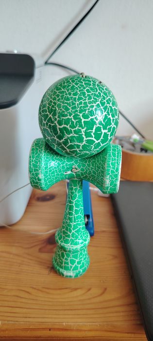 Kendama verde – stare bună, ușor negociabil