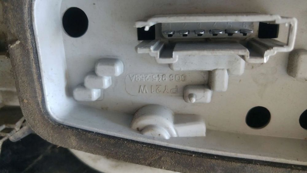 Stop tripla lampa dreapta vw polo 9n 6q6945258a