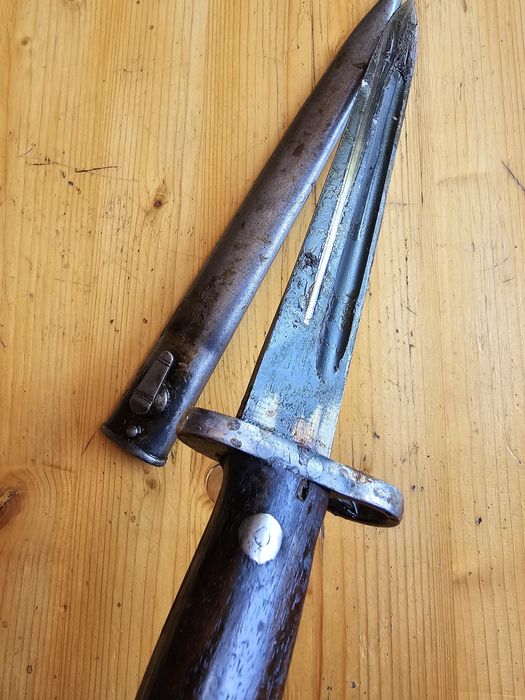 Югославски щик с кания