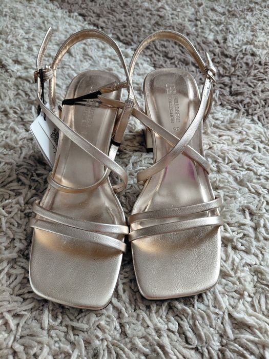 Sandale Pull&Bear marimea 35