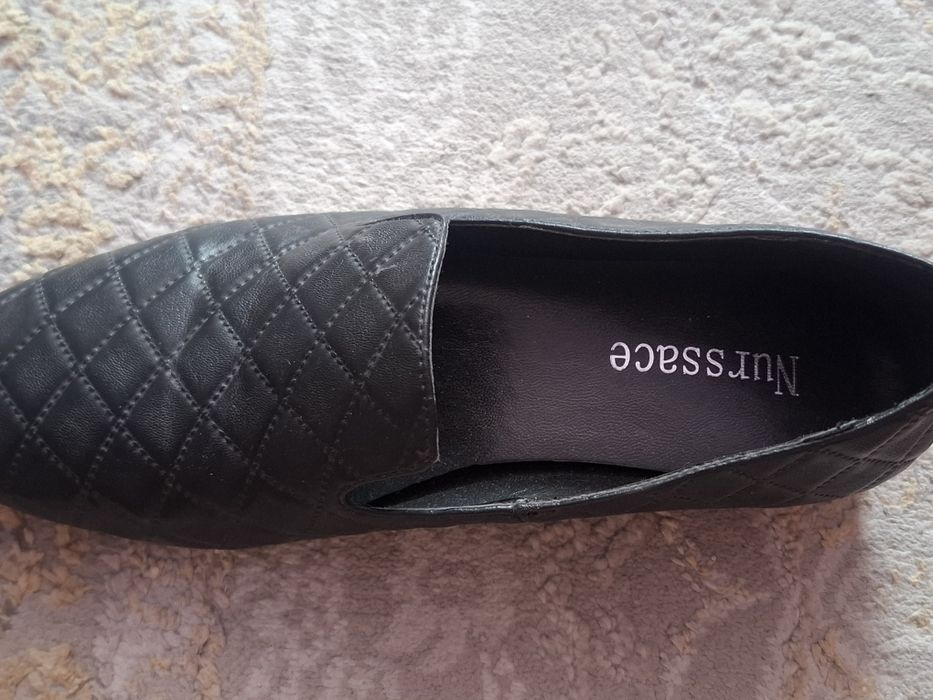 Продаётся женский туфли коженный