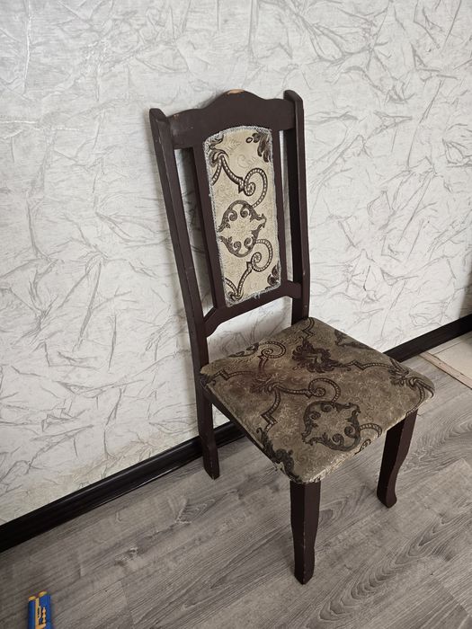 Стол со стульямм