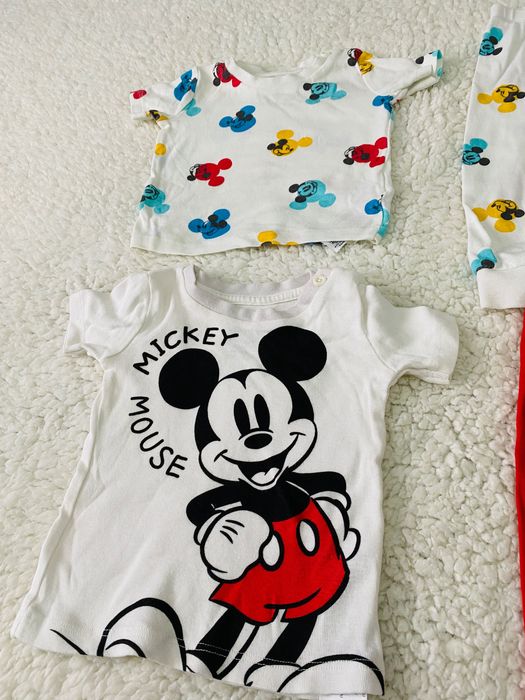 Set 4 piese compleuri bebe mărimea 68 stare impecabilă