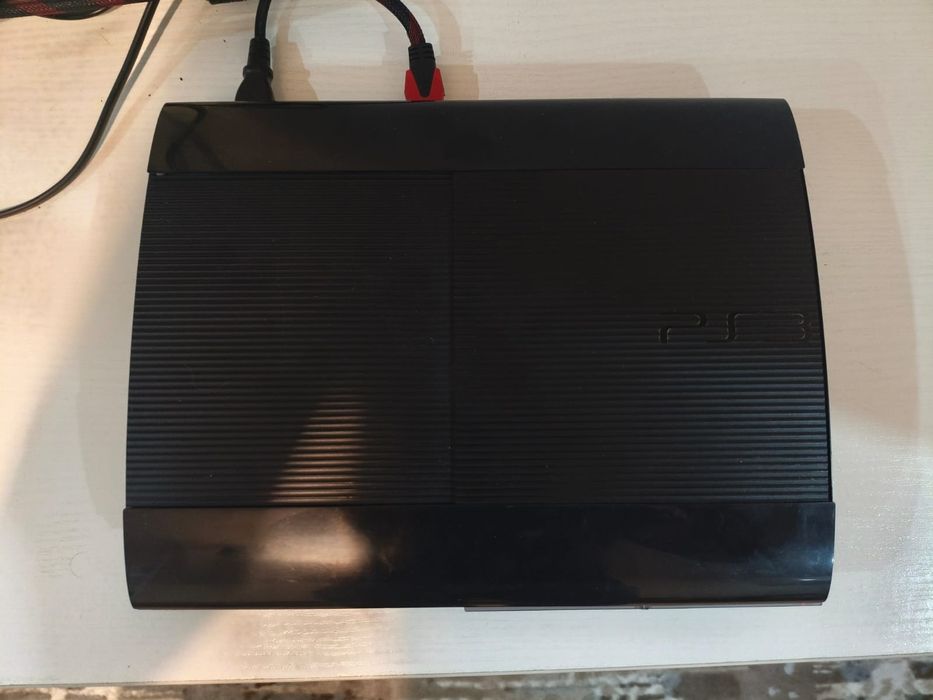 Продам прошитую ps3 30+ игр