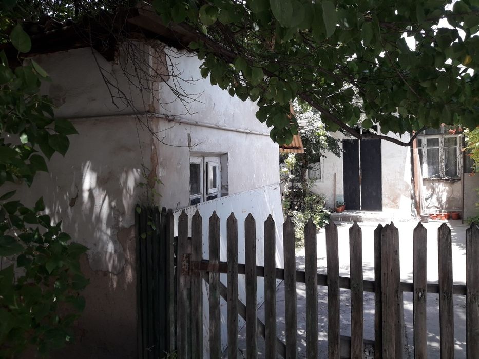 Продаётся участок 2.5 сотки с домом.