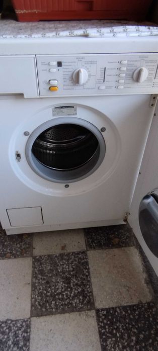 Продавам пералня със сушилня Миеле, много запазена,работи перфектно