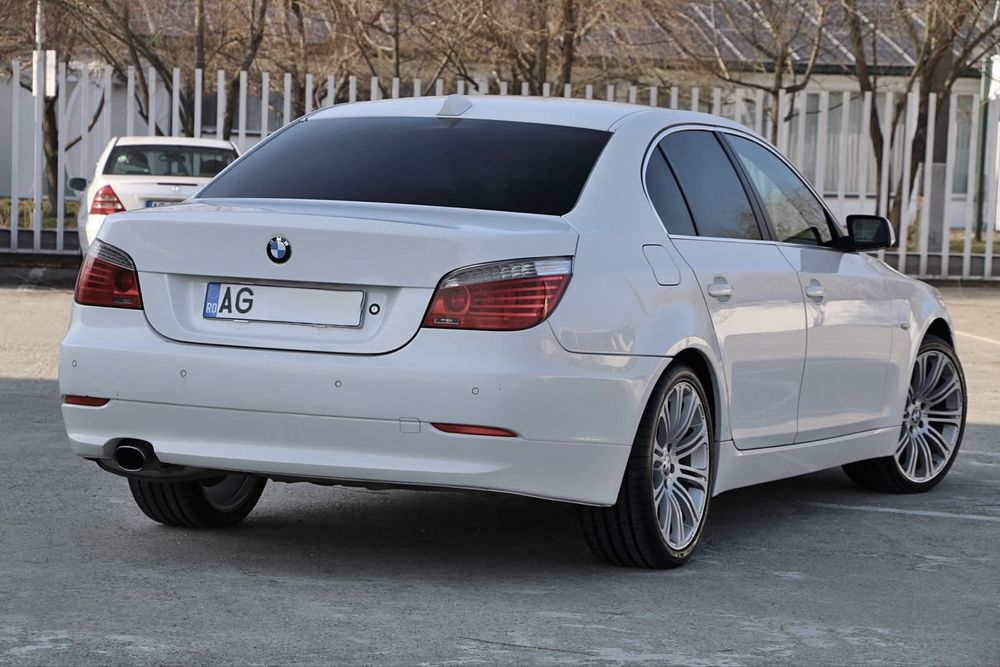 BMW Seria 5 E60 LCi/ 520d/ 2.0 diesel/ 2008 177cp/ Navi Mare/ Înmatriculat