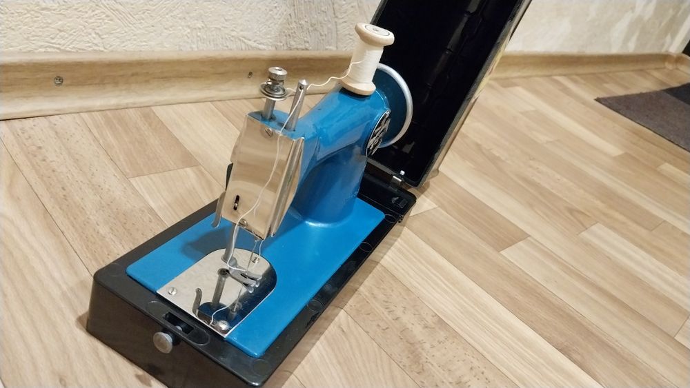 Игрушка СССР ретро винтаж швейная машинка