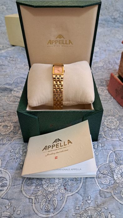 Продам женские часы наручные