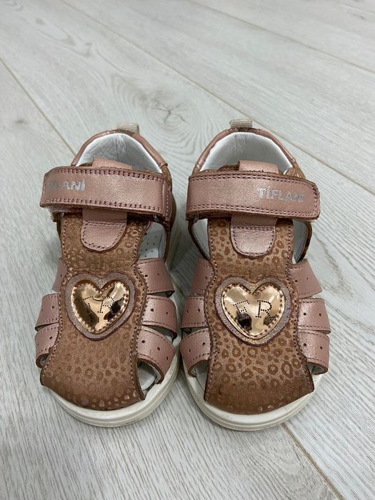 Продам сандалики