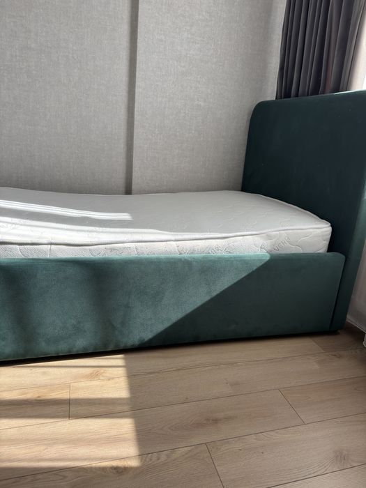 Продам 2 кровати с матрасом